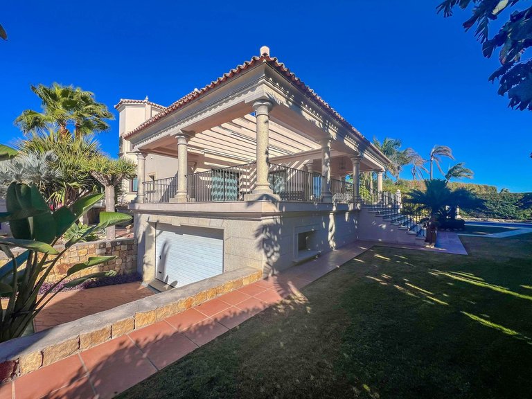 Villa for Sale in Los Flamingos, Malaga 37