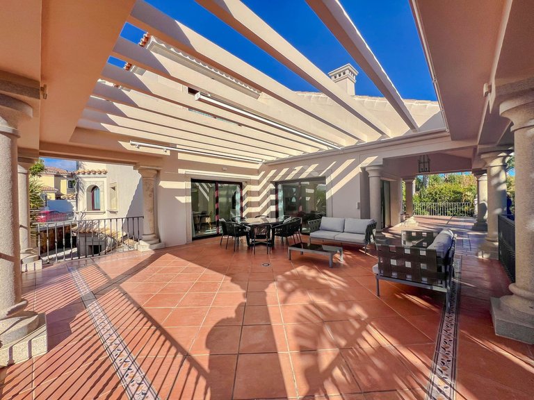 Villa for Sale in Los Flamingos, Malaga 38