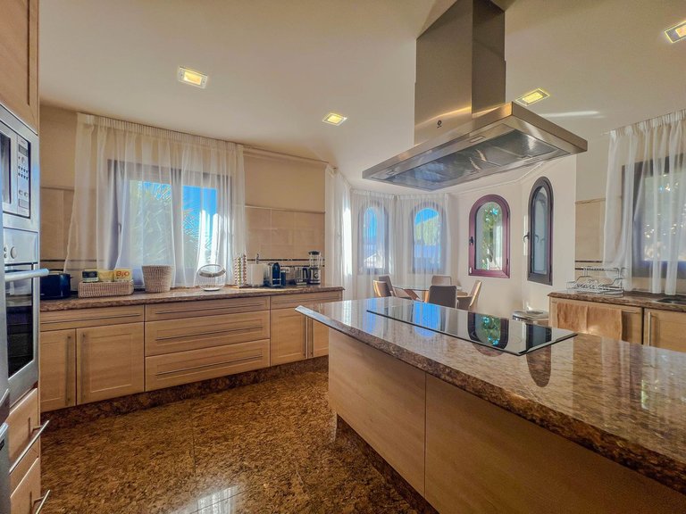 Villa for Sale in Los Flamingos, Malaga 4