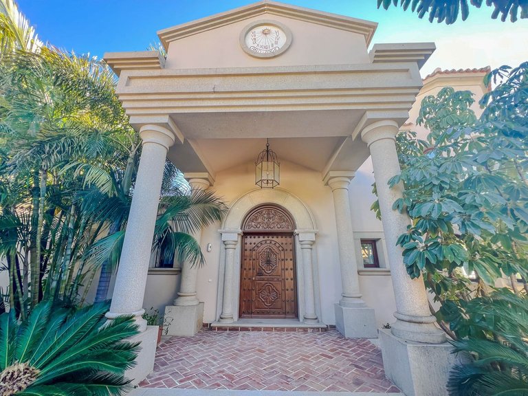 Villa for Sale in Los Flamingos, Malaga 41