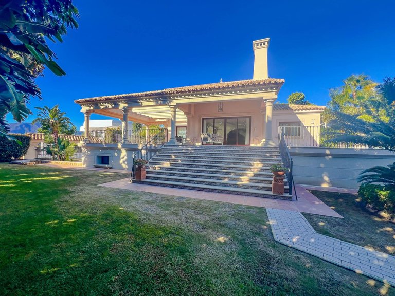 Villa for Sale in Los Flamingos, Malaga 42