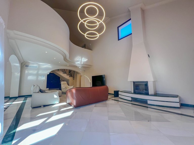 Villa for Sale in Los Flamingos, Malaga 6