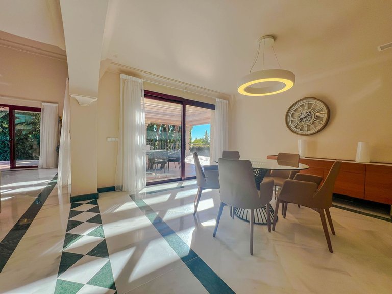 Villa for Sale in Los Flamingos, Malaga 8