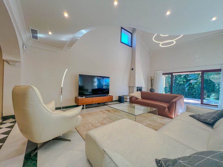 Villa for Sale in Los Flamingos, Malaga 9