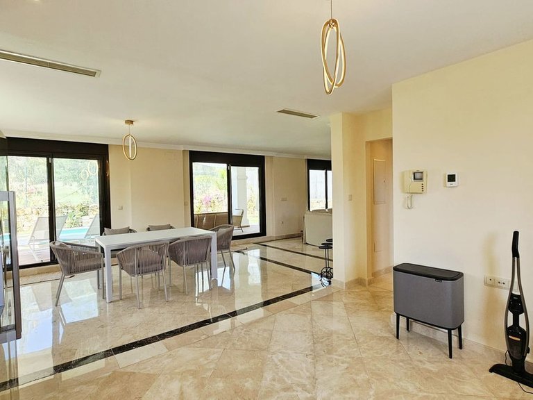 Villa for Sale in Estepona, Malaga 11