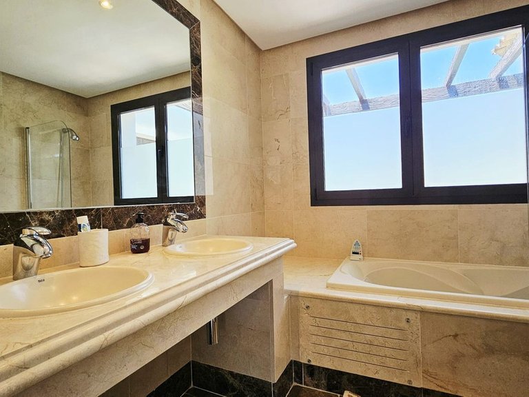 Villa for Sale in Estepona, Malaga 25