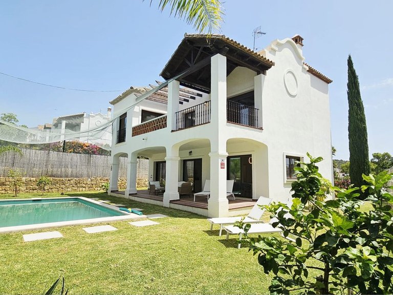 Villa for Sale in Estepona, Malaga 41