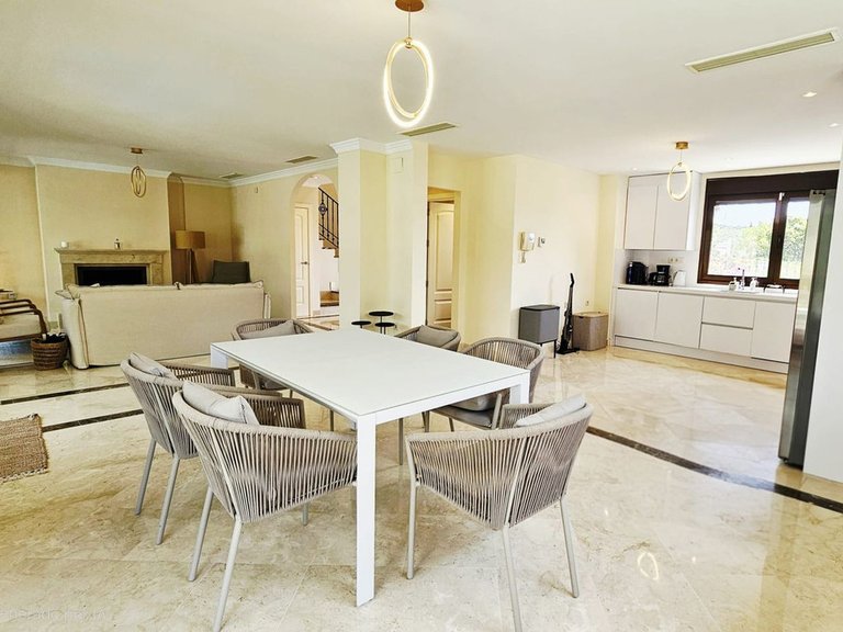 Villa for Sale in Estepona, Malaga 9