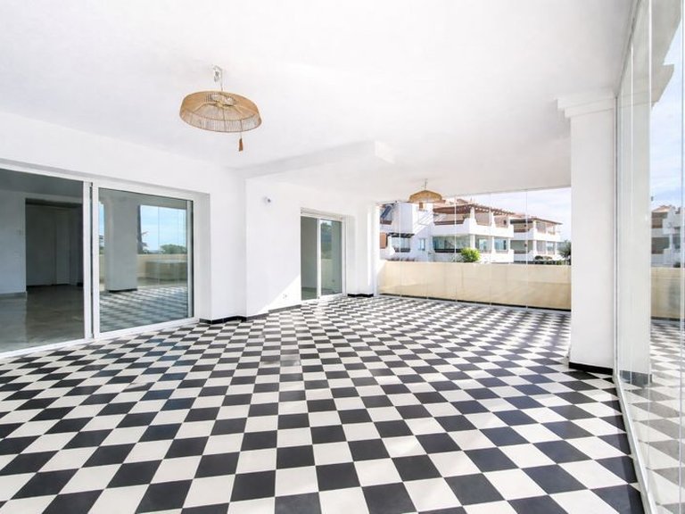 Apartment for Sale in Selwo, Malaga 11