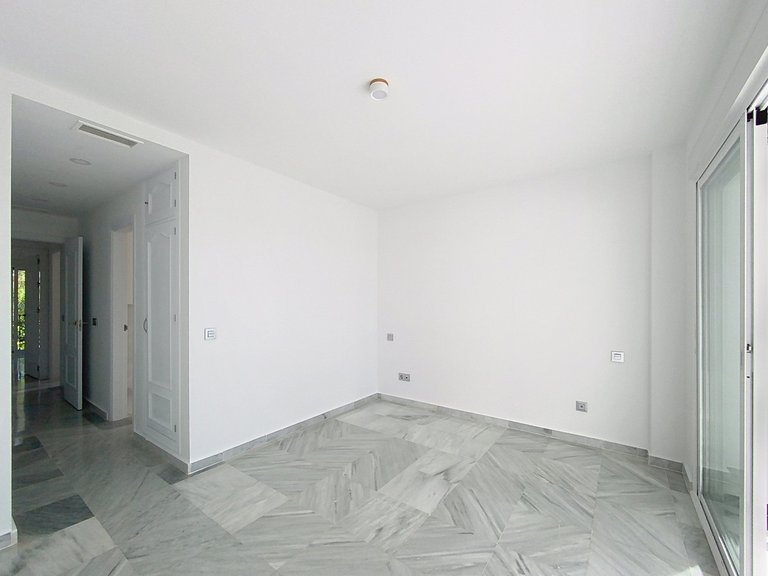 Apartment for Sale in Selwo, Malaga 30