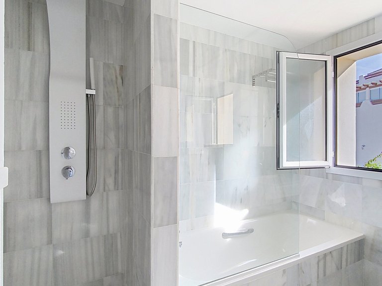 Apartment for Sale in Selwo, Malaga 34