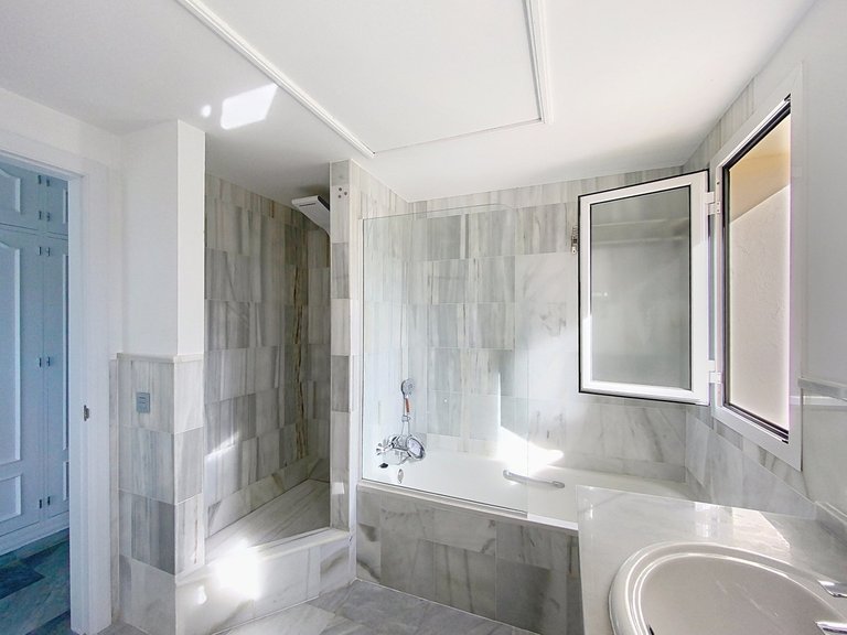 Apartment for Sale in Selwo, Malaga 35