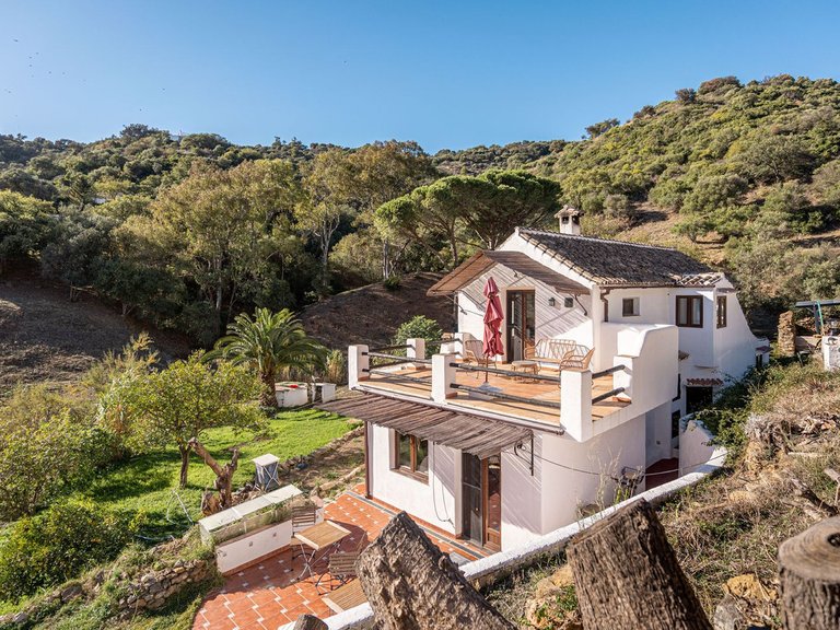 Country House for Sale in Casares, Malaga 1