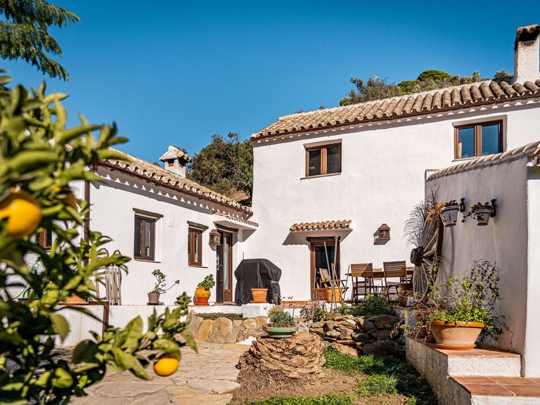 Country House for Sale in Casares, Malaga 4