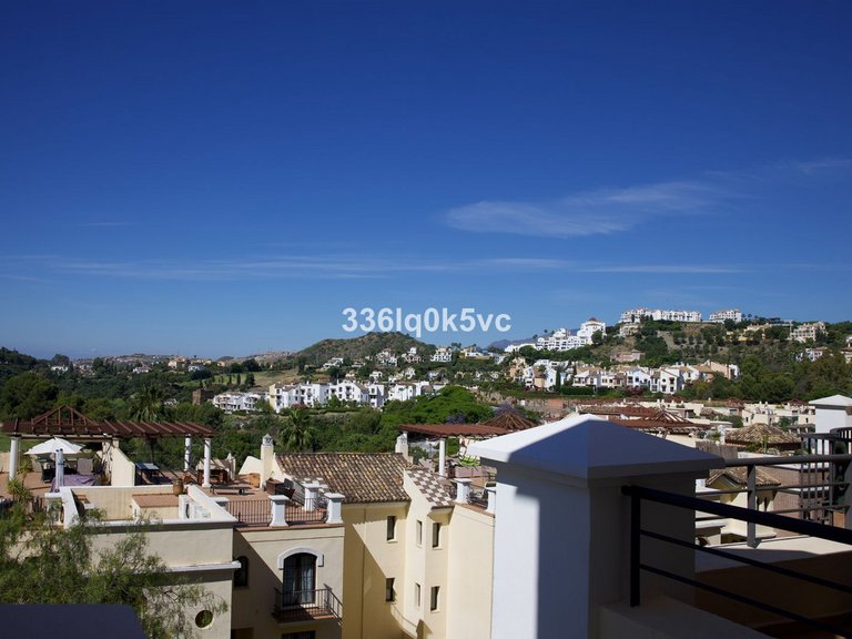 Apartment for Sale in Los Arqueros Golf, Malaga 11