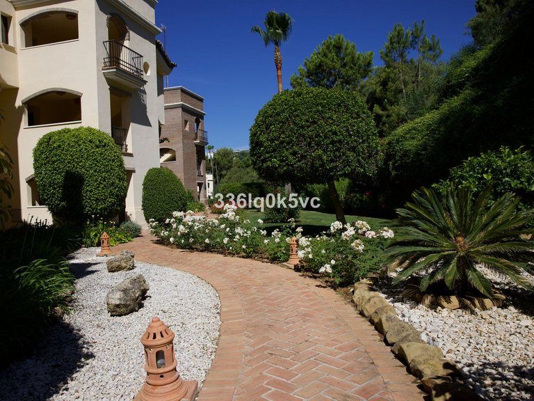 Apartment for Sale in Los Arqueros Golf, Malaga 13