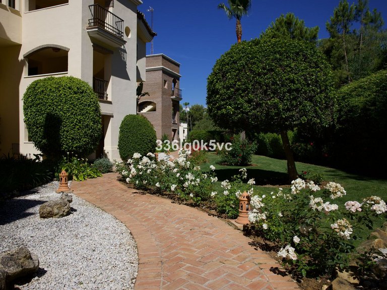 Apartment for Sale in Los Arqueros Golf, Malaga 15