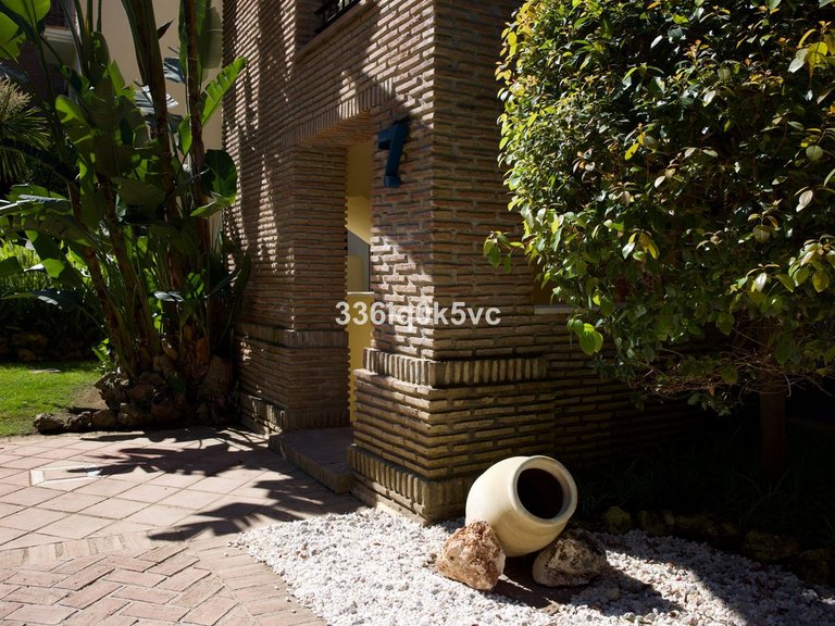Apartment for Sale in Los Arqueros Golf, Malaga 5