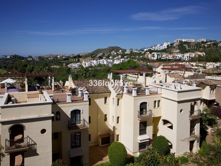 Apartment for Sale in Los Arqueros Golf, Malaga 8
