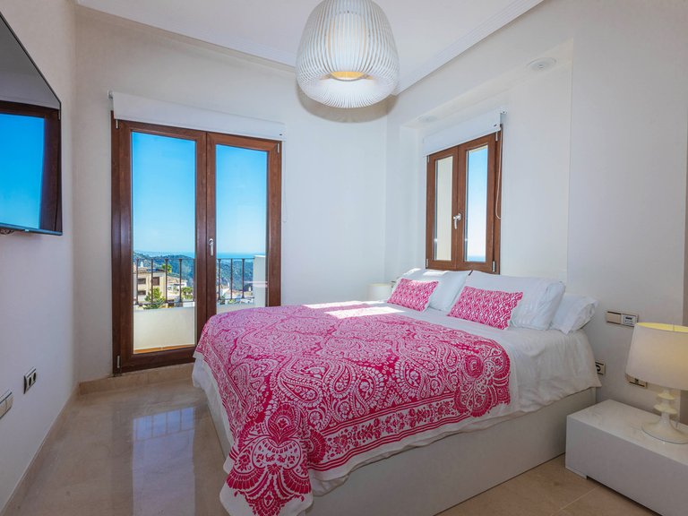 Villa for Sale in Benahavís, Malaga 17