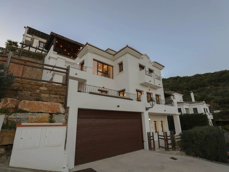 Villa for Sale in Benahavís, Malaga 35