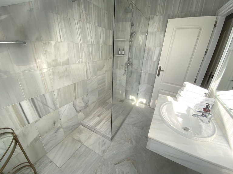 Apartment for Sale in Nueva Andalucía, Malaga 27