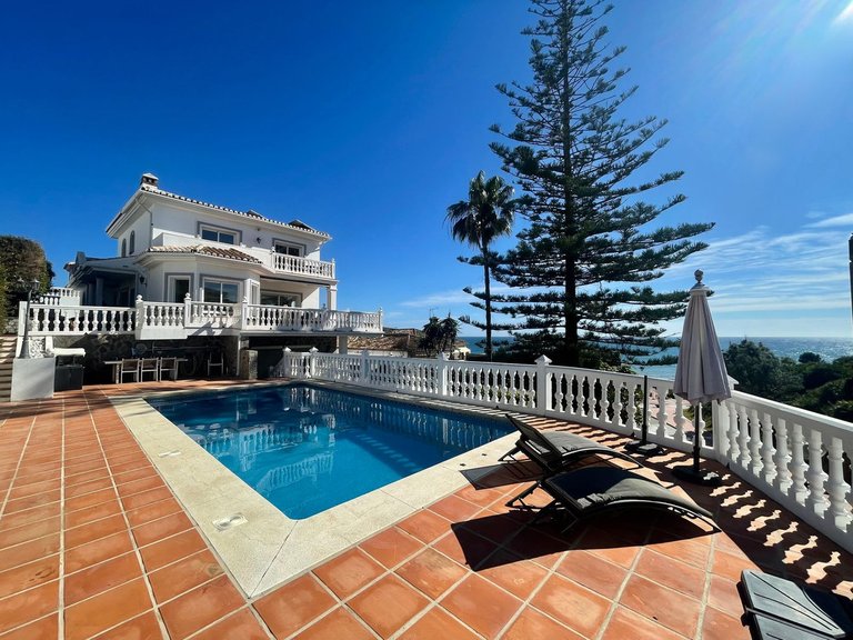 Villa for Sale in El Chaparral, Malaga 1