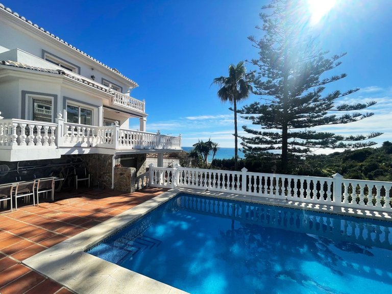 Villa for Sale in El Chaparral, Malaga 11