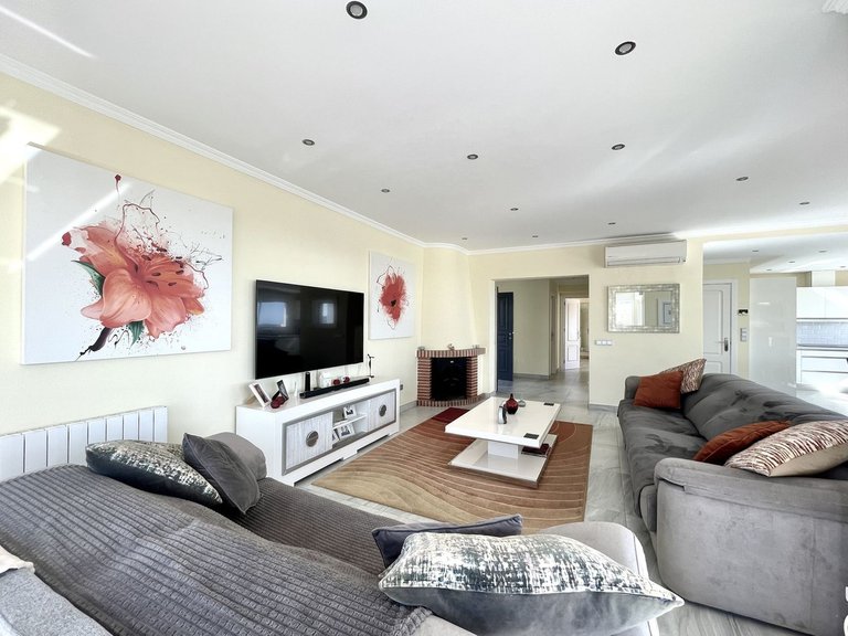 Villa for Sale in El Chaparral, Malaga 16