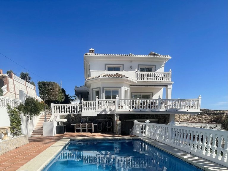 Villa for Sale in El Chaparral, Malaga 2