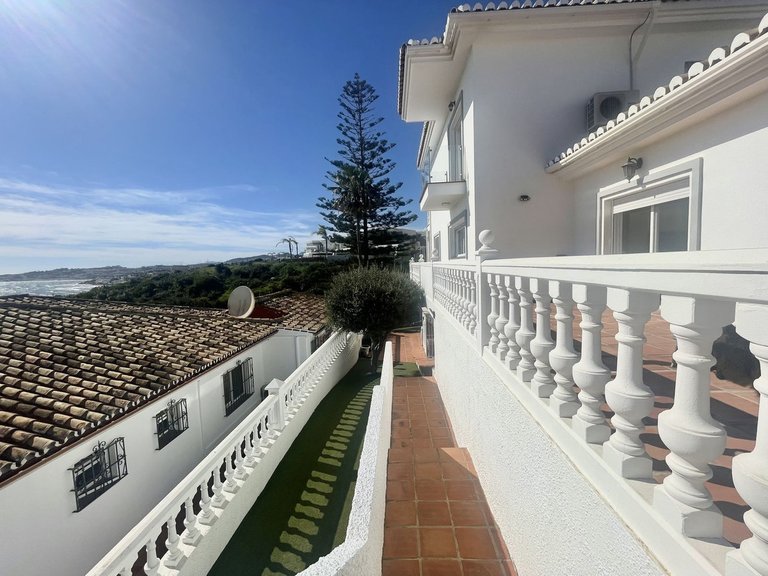 Villa for Sale in El Chaparral, Malaga 32