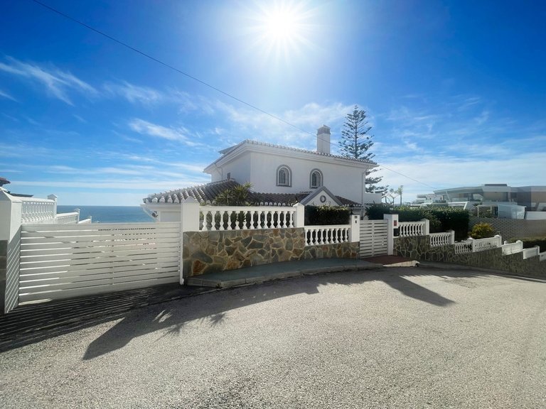 Villa for Sale in El Chaparral, Malaga 7