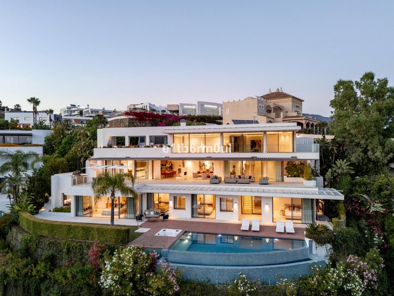 Villa for Sale in La Quinta, Malaga 1