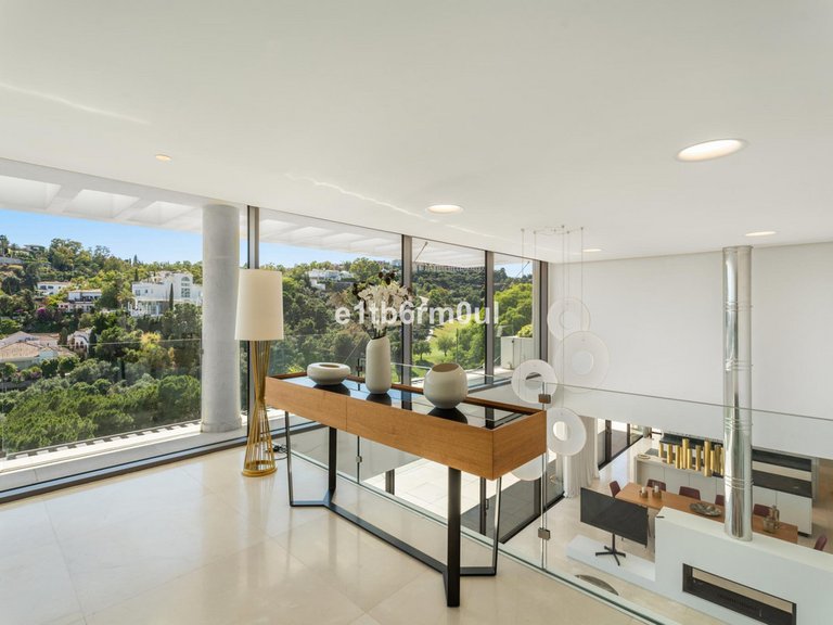 Villa for Sale in La Quinta, Malaga 11