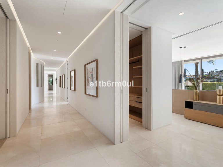 Villa for Sale in La Quinta, Malaga 14
