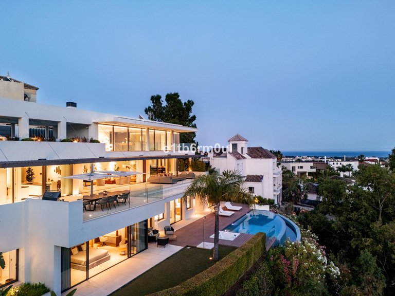 Villa for Sale in La Quinta, Malaga 18