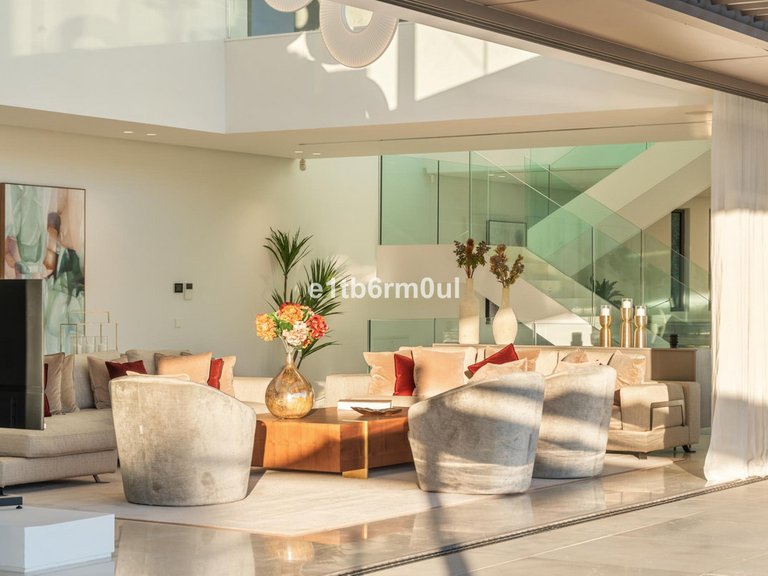 Villa for Sale in La Quinta, Malaga 2