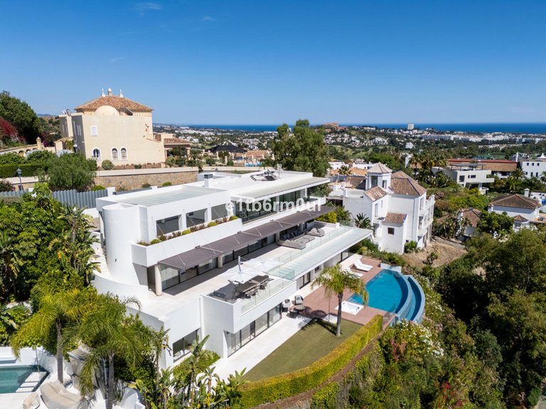 Villa for Sale in La Quinta, Malaga 21