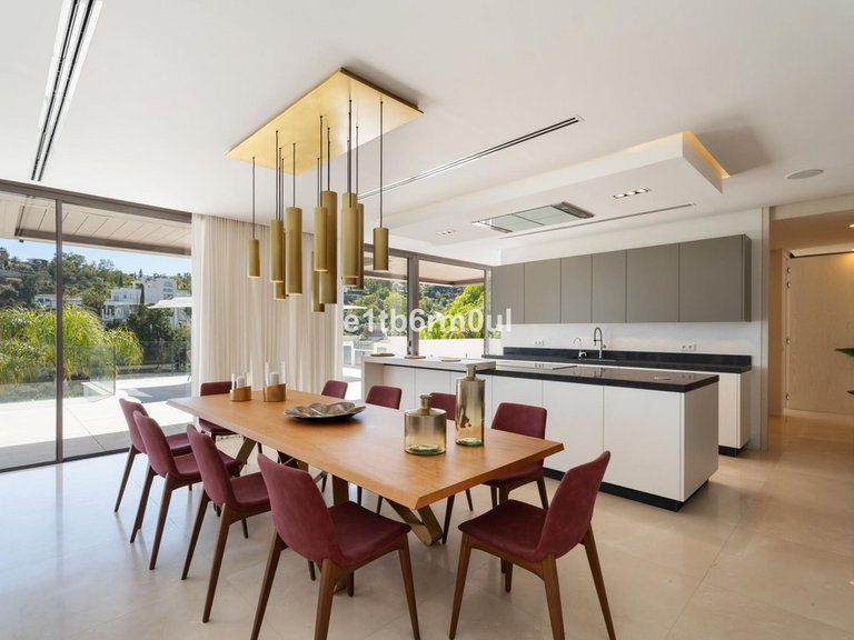 Villa for Sale in La Quinta, Malaga 23