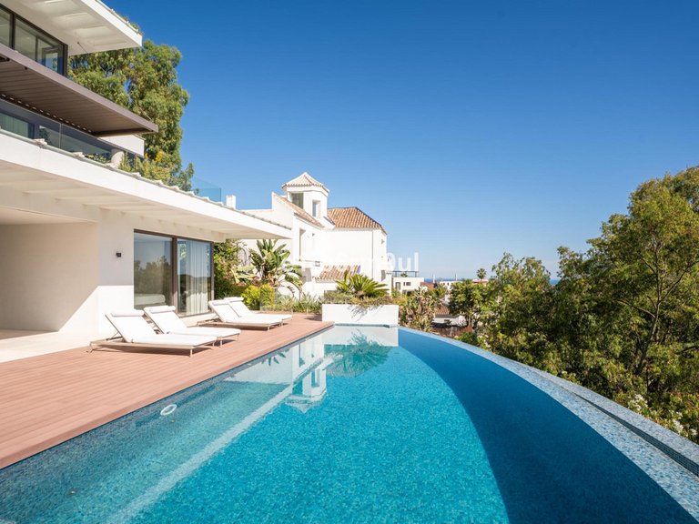 Villa for Sale in La Quinta, Malaga 24