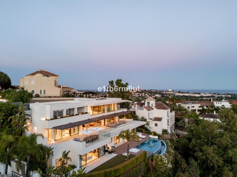 Villa for Sale in La Quinta, Malaga 29