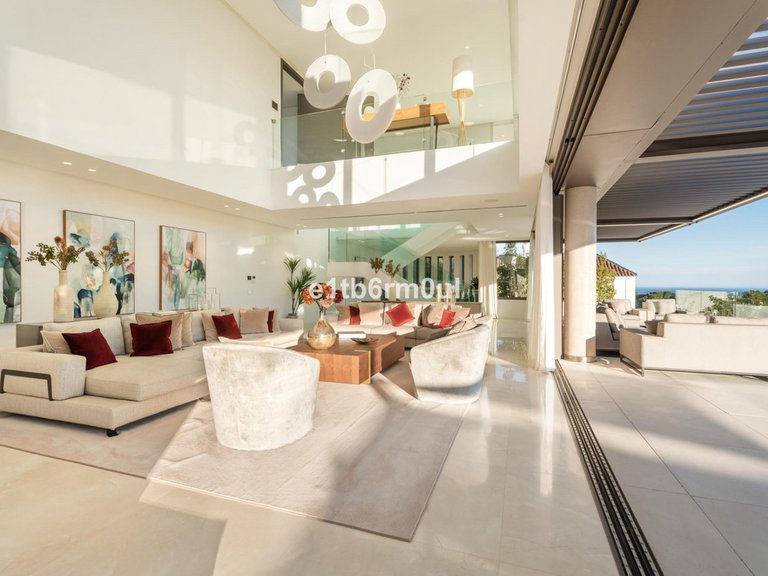 Villa for Sale in La Quinta, Malaga 3