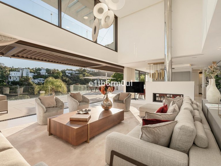 Villa for Sale in La Quinta, Malaga 31