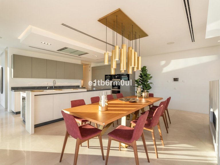 Villa for Sale in La Quinta, Malaga 33