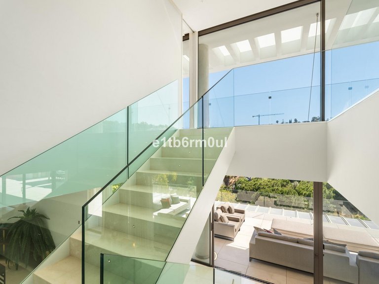 Villa for Sale in La Quinta, Malaga 40