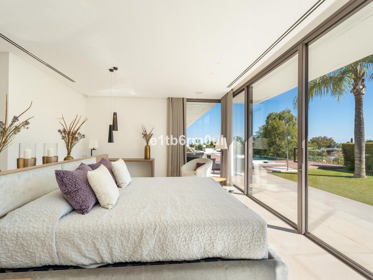 Villa for Sale in La Quinta, Malaga 42