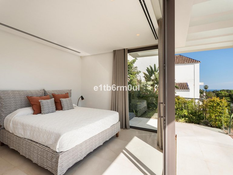 Villa for Sale in La Quinta, Malaga 43