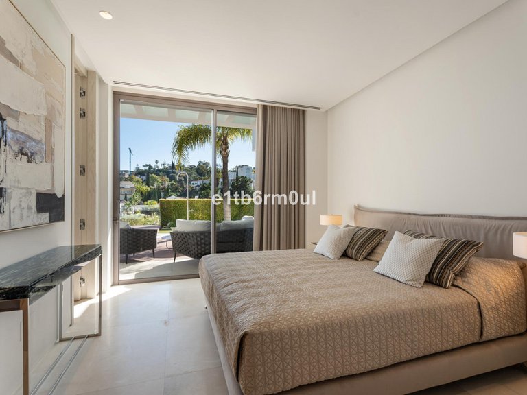 Villa for Sale in La Quinta, Malaga 45