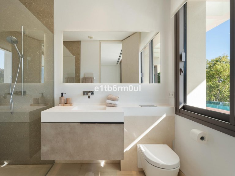 Villa for Sale in La Quinta, Malaga 46