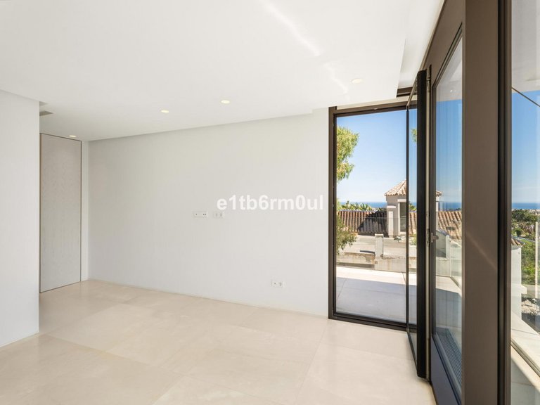 Villa for Sale in La Quinta, Malaga 53
